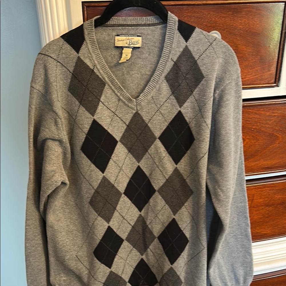 Bass Gray and Black V-Neck Argyle Sweater